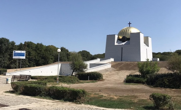 Напълно реновиран и с обновена позлата на купола Пантеонът на