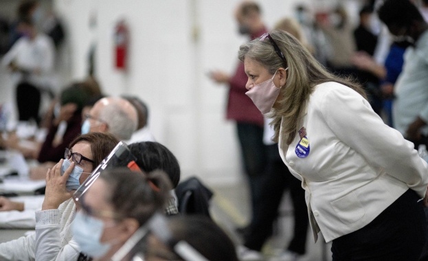 Потребителите в китайските социални медии следят изборния ден в САЩ