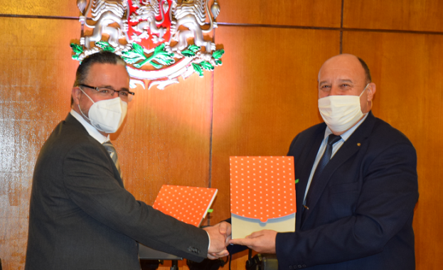 Двете организации подписаха споразумение за продължаване на стратегическото си партньорство