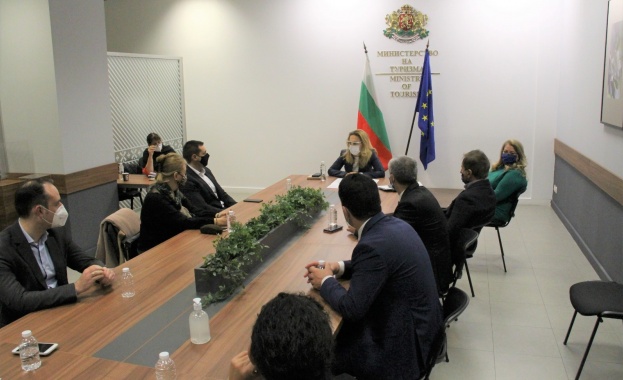 Хотелиерският бранш подкрепя идеята на правителството за осигуряване на леглова