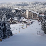 Мариана Николова проверява спазват ли се Covid мерките на Боровец 