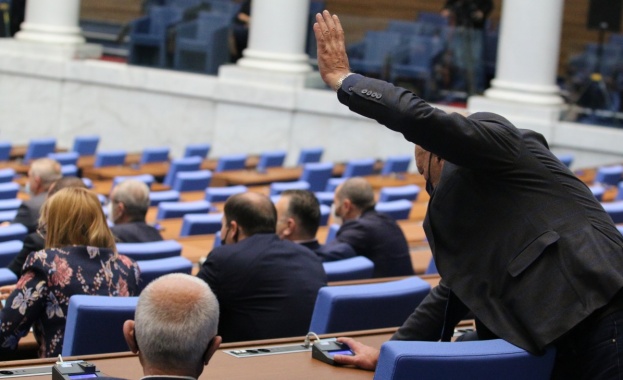 Парламентът прие на четене Законопроектът за бюджета на Националната здравноосигурителна