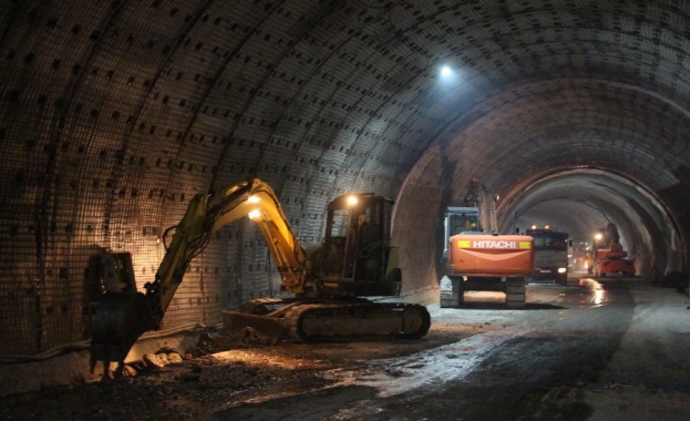 Ремонтът на тръба за София на тунел Витиня на АМ