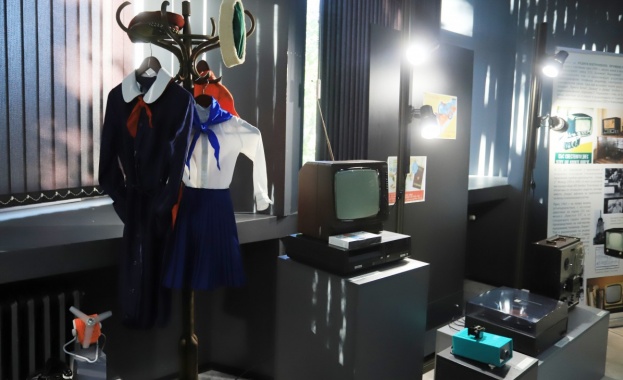 Пътуващата изложба Техниката около нас по времето на Народата власт