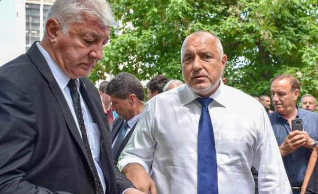 Премиерът Бойко Борисов бе на свиждане от разстояние на кмета