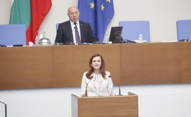 Пари има но те не достигат до хората твърдят от