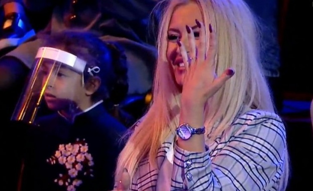 Предложение за брак в „Маскираният певец”