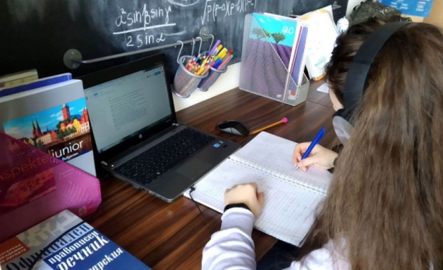 В община Плевен за една седмица се преустановяват присъствените учебни