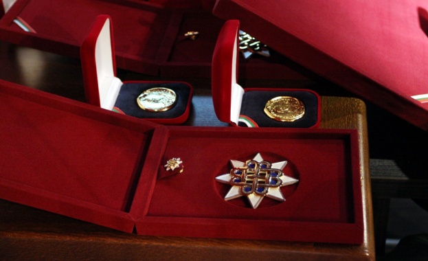 Министерството на културата отличава с почетни награди и знаци културни