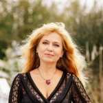 През лупата на страха малкият вирус е като динозавър с корона 