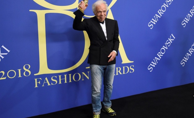 Руският супермодел Анастасия Хозисова обвини дизайнера Ралф Лорън че незаконно