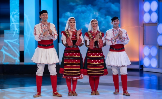 Обичаната македонска певица и младият тракийски изпълнител гостуват във фолклорното