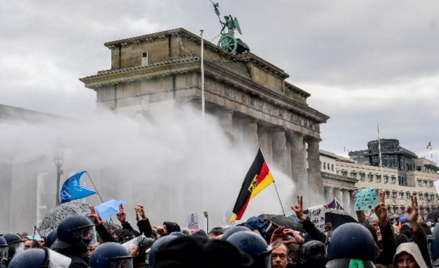 Полицията в Берлин e задържала вчера 365 души във връзка