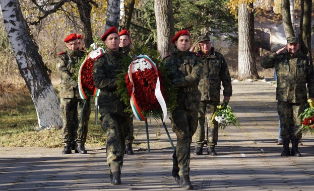 С поредица от събития Сухопътните войски честват своя боен празник