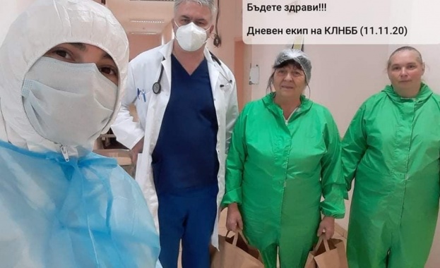 Доброволци даряват обяд за стотици медици Доброволци даряват обяд за стотици медици