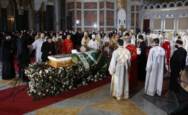 Погребаха сръбският патриарх Ириней