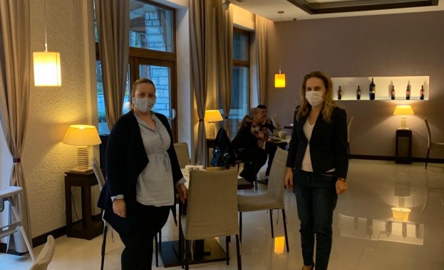 Вицепремиерът Николова разговаря с представителите на бизнеса във Велинград Вицепремиерът Николова разговаря с представителите на бизнеса във Велинград