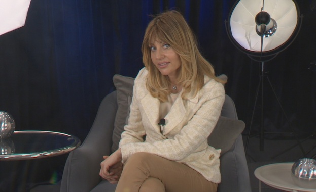 Водещата Даниела Серданова се среща с експерти по темата в