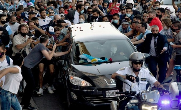 Последните години на Марадона са били трудни не само заради