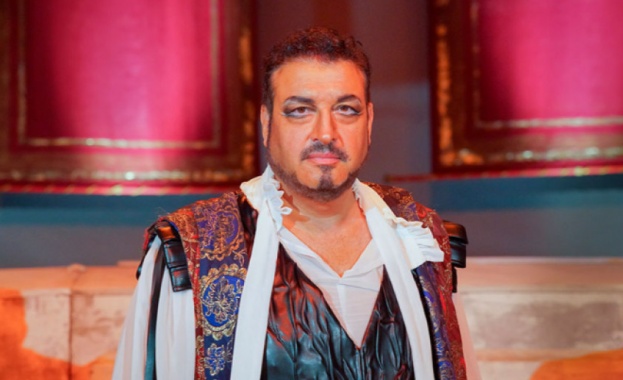 От началото на деветдесетте години на миналия век на сцените