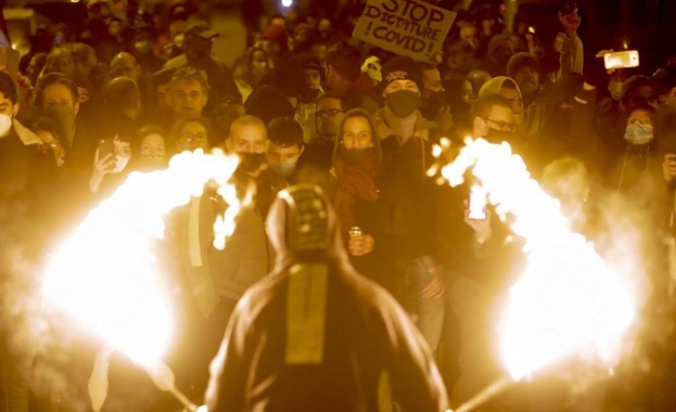 Няколкостотин души са били задържани снощи в белгийския град Лиеж