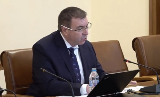 Първата ваксина на Пфайзер ще пристигне преди Нова година или