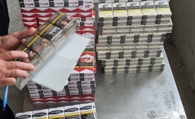 Митнически служители задържаха 56 040 къса 2802 кутии цигари в