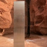 Изчезна загадъчния камък, изникнал насред пустош в Юта