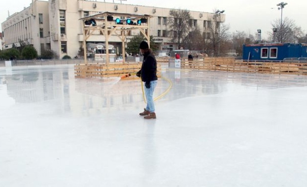 В Пловдив откриват най-голямата ледена пързалка в България 