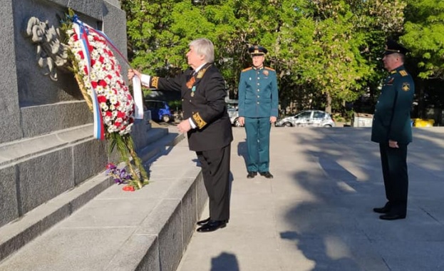 По повод Деня на памет и скръб Н. Пр. Анатолий Макаров и дипломати от Посолството на Руската Федерация поднесоха цветя