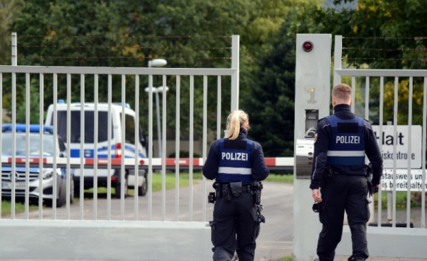 Убити и ранени, след като мъж с вряза с кола в пешеходна зона в Германия