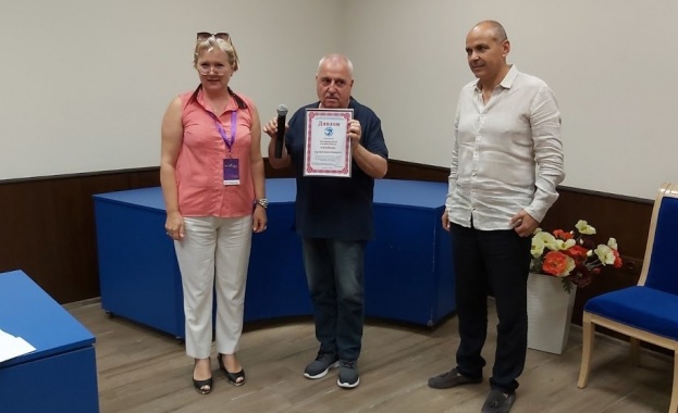 Филмовият фестивал "Любовта е лудост" бе отличен с грамота на Представителството на Россътрудничество в България Филмовият фестивал "Любовта е лудост" бе отличен с грамота на Представителството на Россътрудничество в България