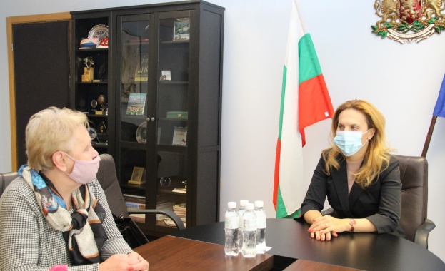 Вицепремиерът и министър на туризма Марияна Николова проведе работна среща