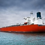 ЕС намали ценовия таван за руския петрол до 44,10 долара за барел