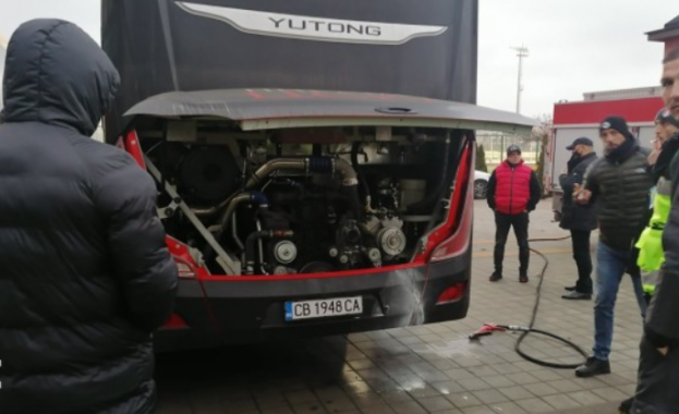 Автобусът на футболния ЦСКА се самозапали на паркинга на клубната