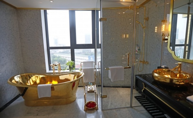 Първият златен хотел в света бе открит в столицата на