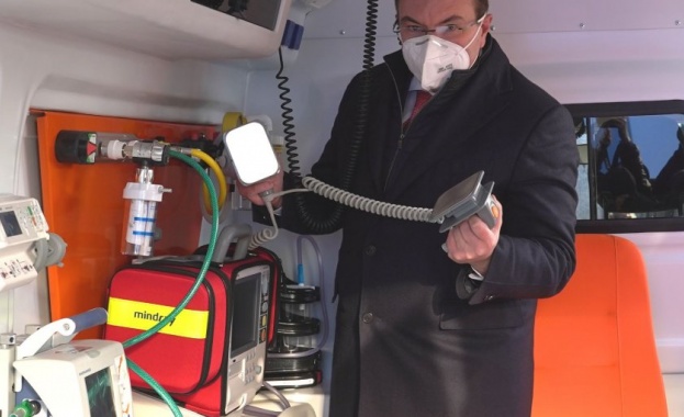 Министърът на здравеопазването Костадин Ангелов получи от изпълнителя по договора