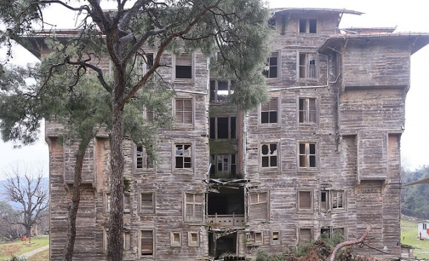 Творци консерватори и религиозни лидери от Гръцката православна църква обединяват