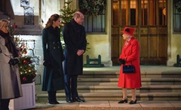 Две седмици преди Коледа британската кралица Елизабет II беше домакин