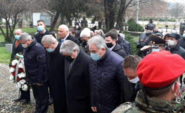 Председателят на ПП АБВ Румен Петков отдаде почит към хилядите,