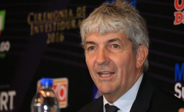 Великият италиански футболист Паоло Роси почина на 64 годишна възраст съобщиха