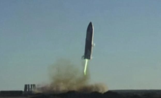 Прототип на космическата ракета Старшип на компанията Спейс Екс се