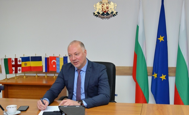 Министърът на транспорта информационните технологии и съобщенията Росен Желязков и