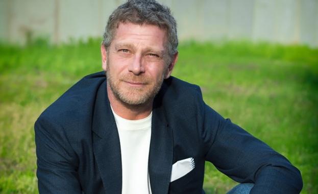 Юлиан Вергов получи наградата за най добър актьор на 42 рия Международен