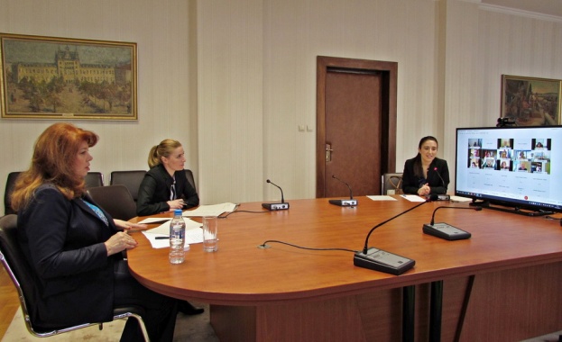 28 посланици и представители на дипломатически мисии в България се