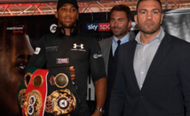 Броени часове остават до боксовия сблъсък на годината между