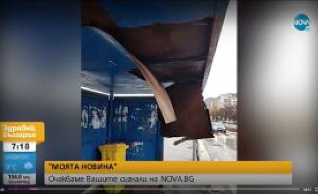 Част от спирка рухна върху главата на жена в София