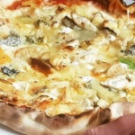 Направиха пица с 1001 вида сирене във Франция