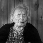 Ходете през лятото боси, за да не прекъсвате връзката си със земята.