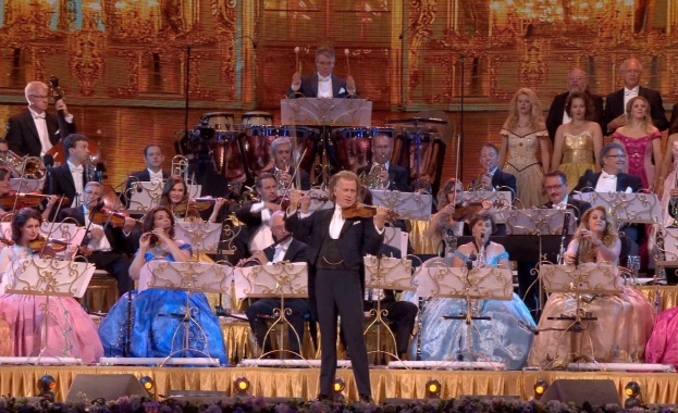 Андреа Бочели Deep Purple Грегъри Портър Андре Рийо Щурците дует